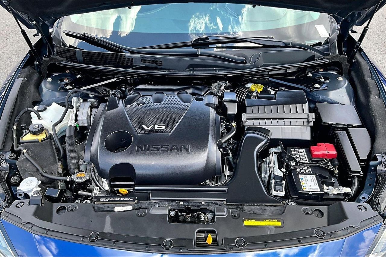 Used 2023 Deep Blue Pearl Nissan SL image 32