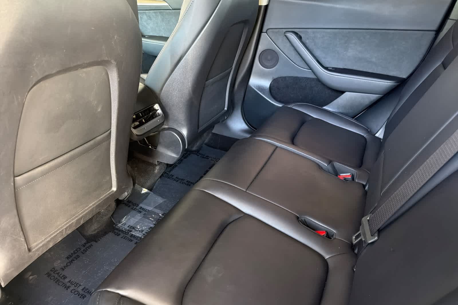 Used 2023 White Tesla  image 4