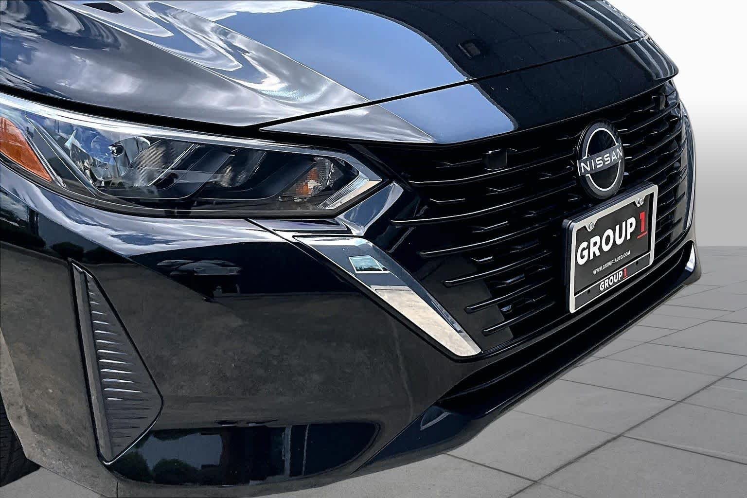 Used 2025 Super Black Nissan SV image 29