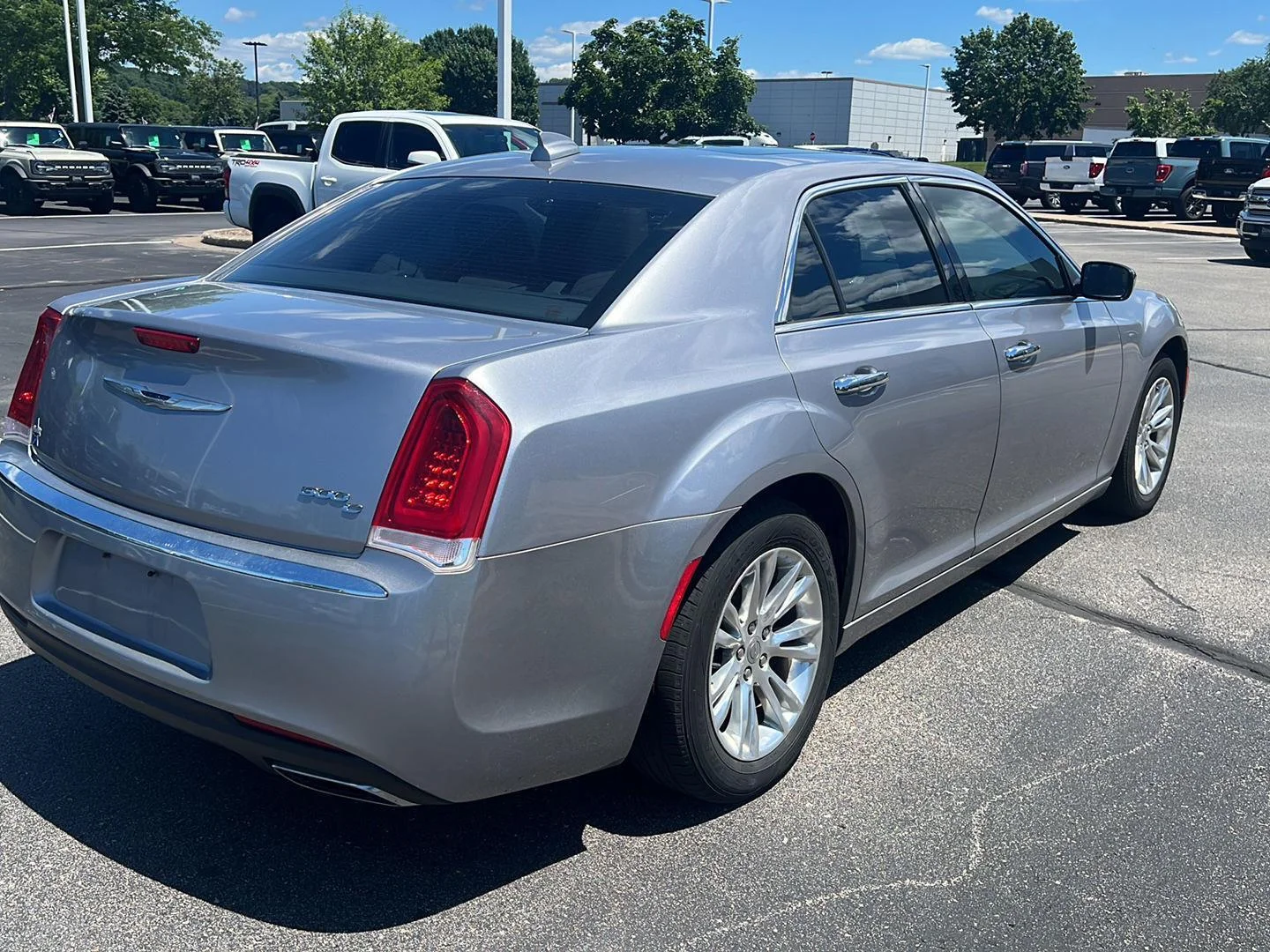 Used 2016 Billet Silver Metallic Clearcoat Chrysler 300C image 5