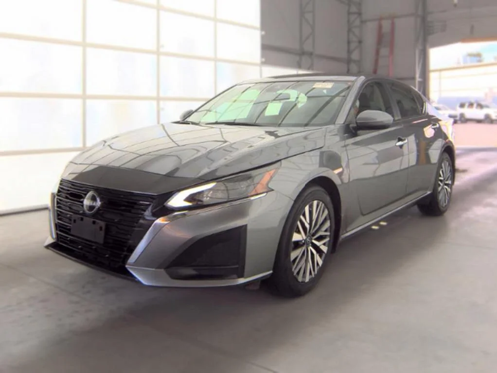 Used 2023 Gun Metallic Nissan 2.5 SV image 2