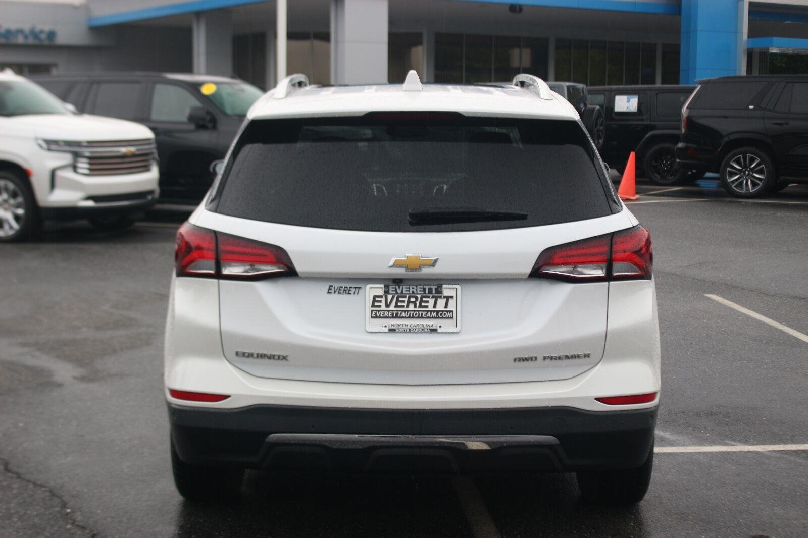 Used 2023 Iridescent Pearl Tricoat Chevrolet Premier image 6