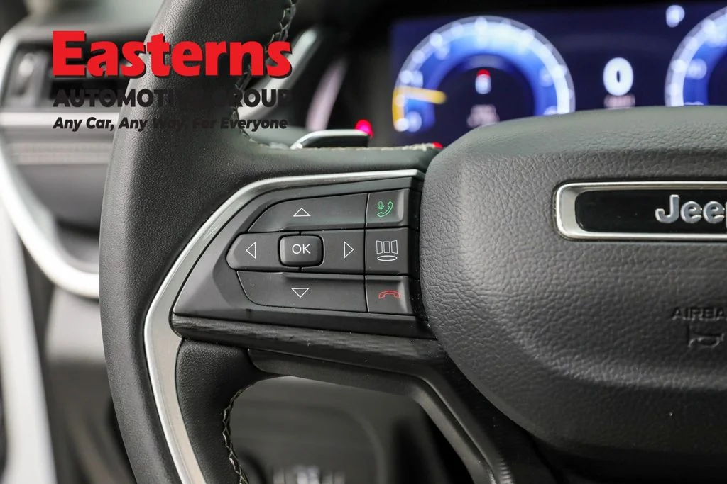 Used 2023 White Jeep Laredo image 15