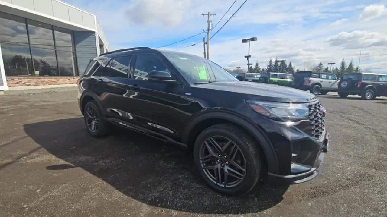 New 2026 Agate Black Metallic Ford ST-Line image 2
