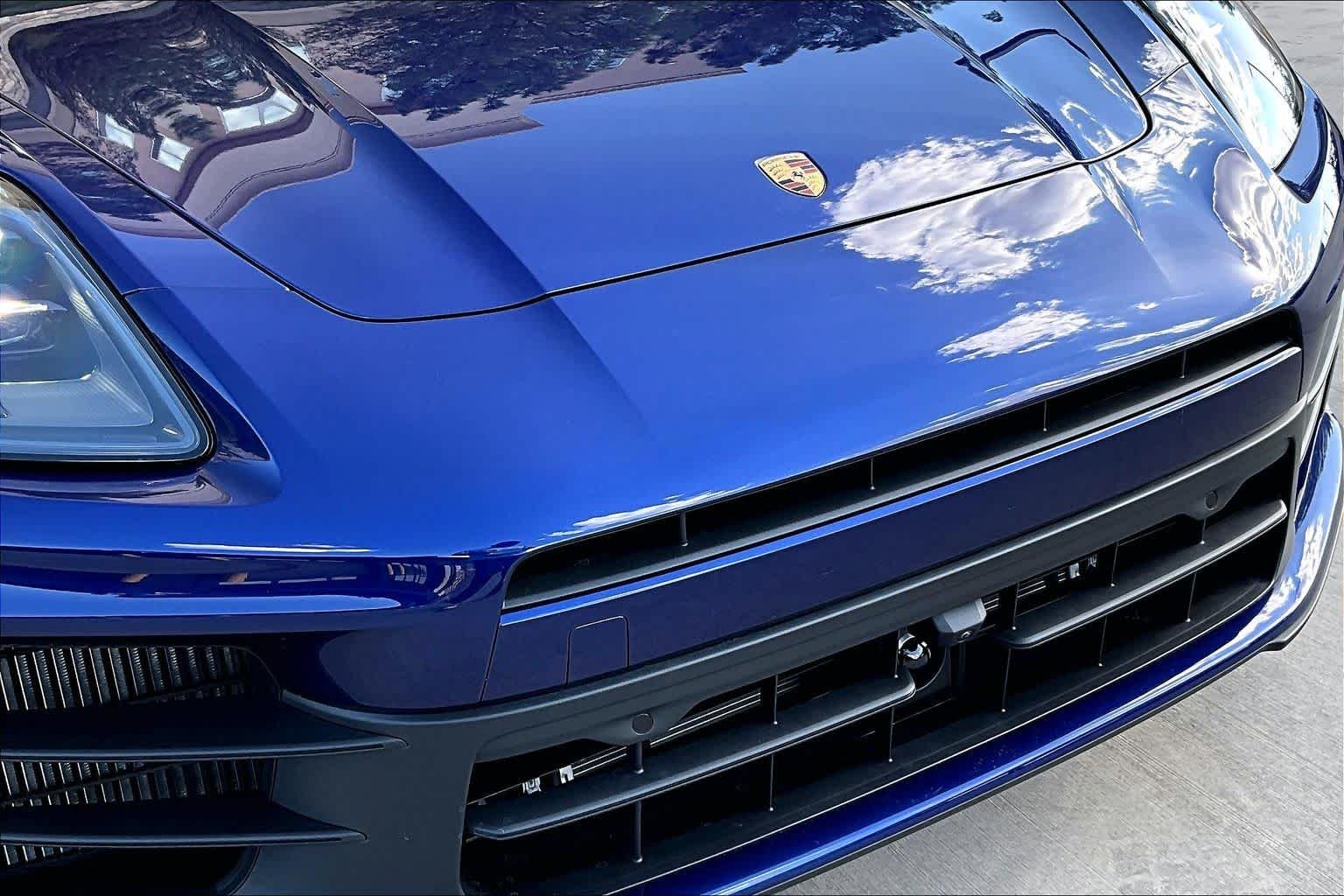 New 2026 Gentian Blue Metallic Porsche 4 E-Hybrid image 23