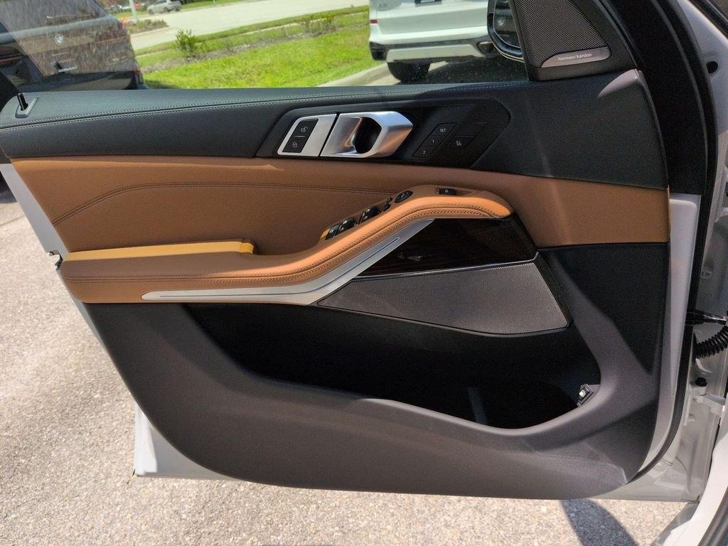 New 2026 Mineral White Metallic BMW xDrive50e image 31