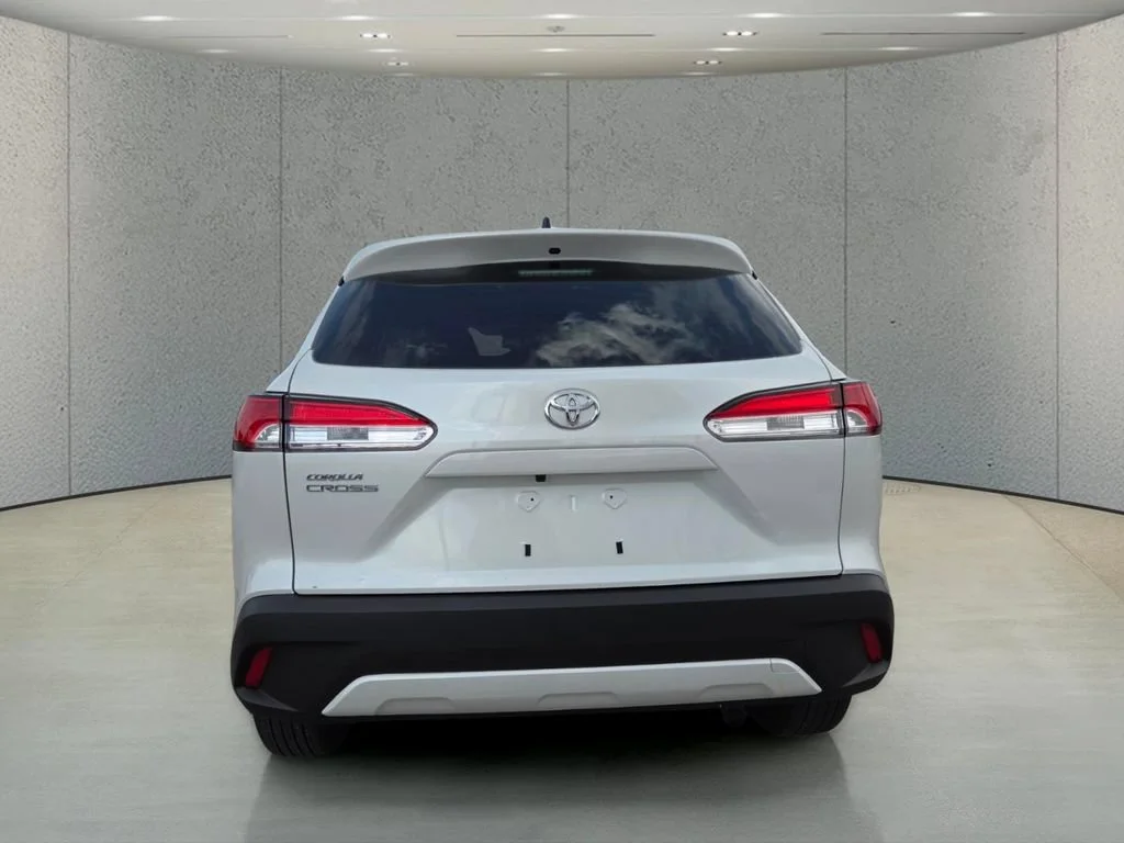Used 2025 Pearl Toyota L image 6