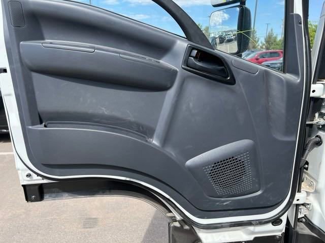 New 2024 Arc White Chevrolet MEDIUM ASH GRAY image 10