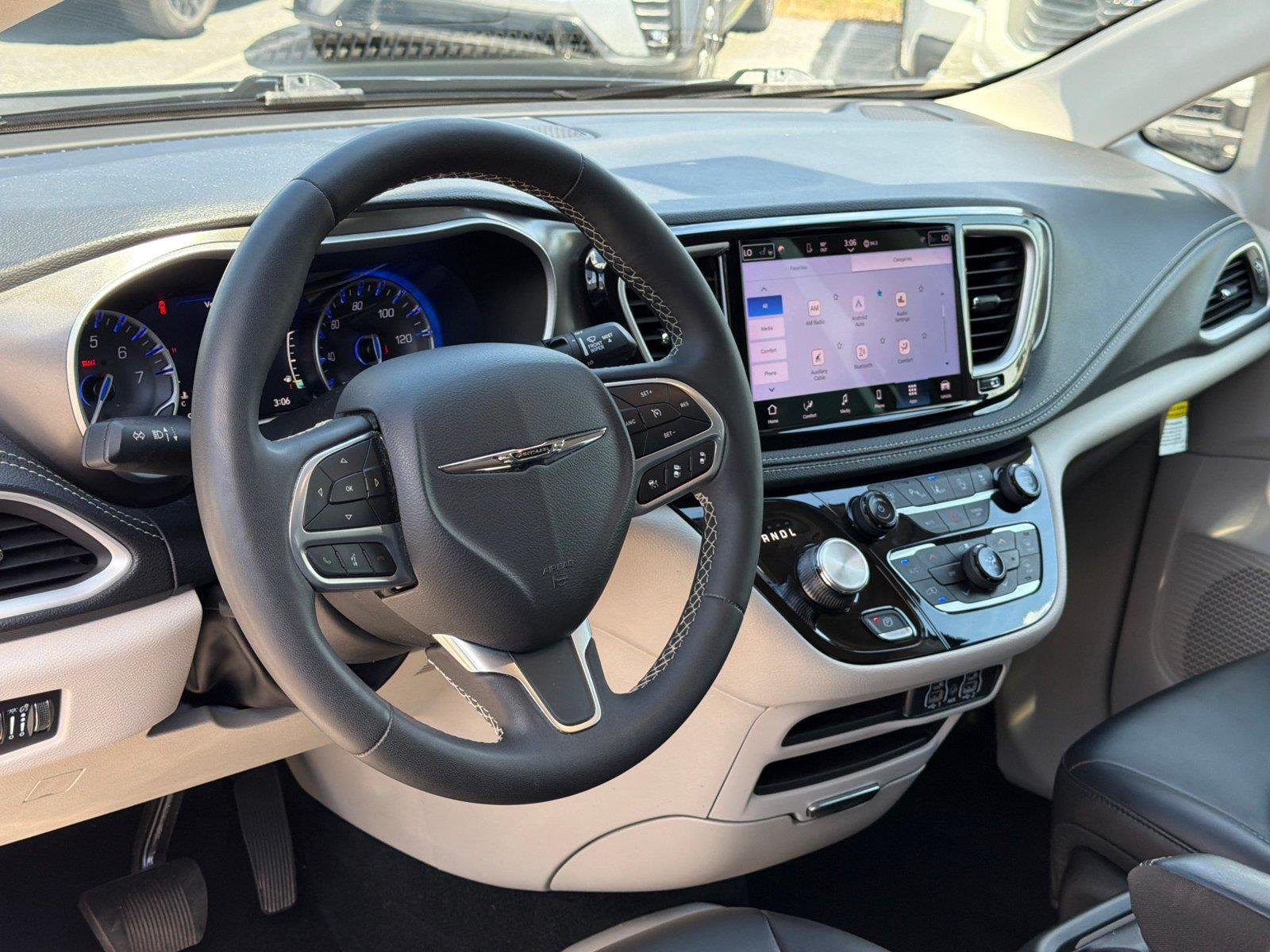 Used 2024 Fathom Blue Pearlcoat Chrysler Touring L image 36