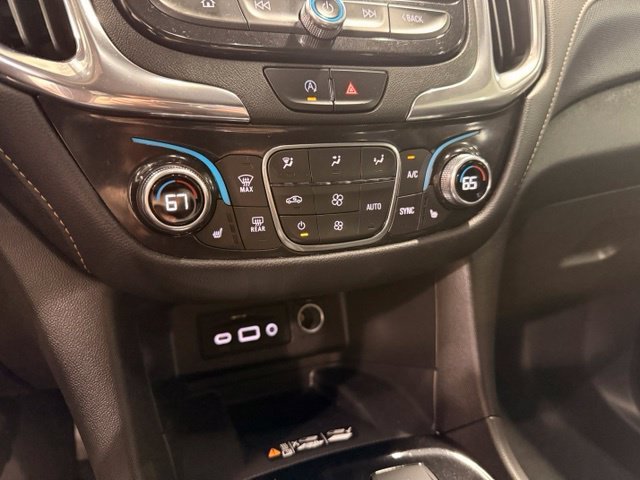 Used 2022 IRIDESCENT PEARL TRICOAT Chevrolet Premier image 13