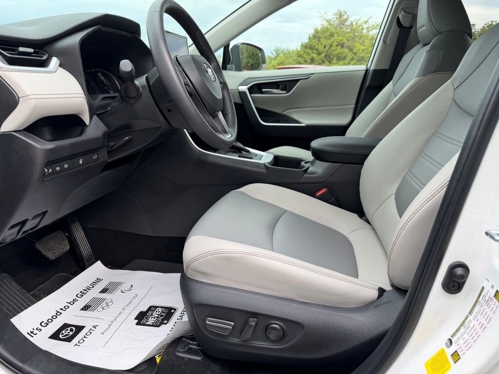 Used 2025 Beige Toyota XLE Premium image 14
