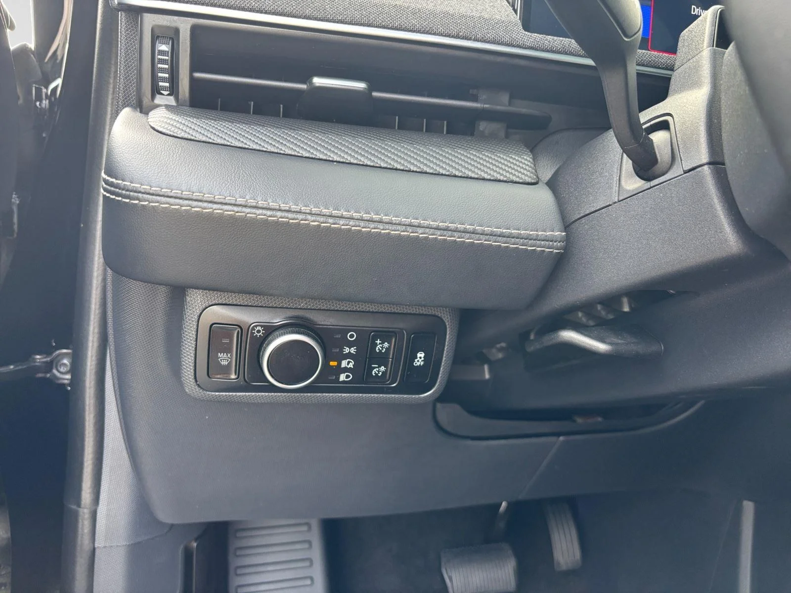 Used 2023 Shadow Black Ford Premium image 28