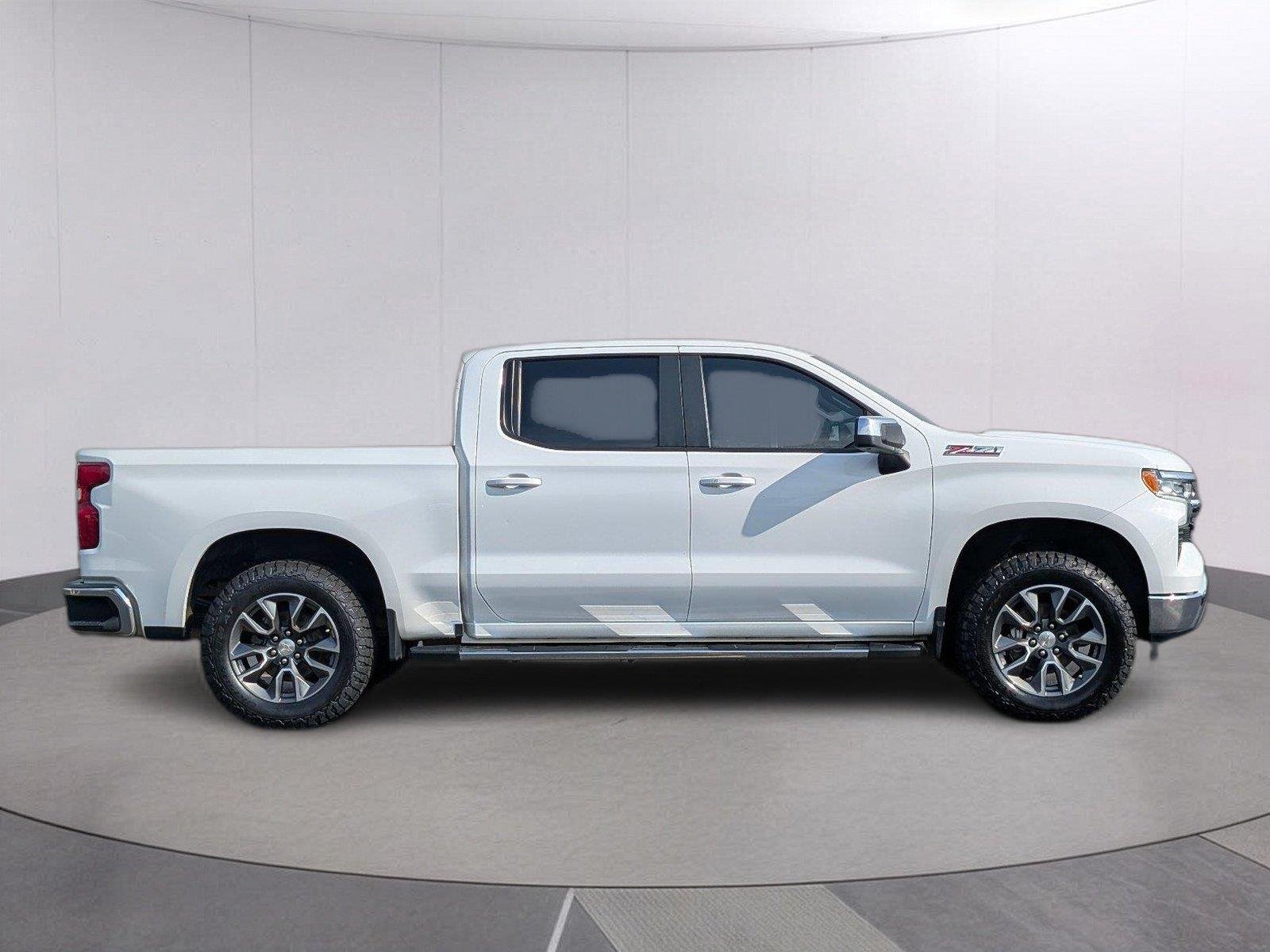 Used 2023 SUMMIT WHITE Chevrolet LT image 7