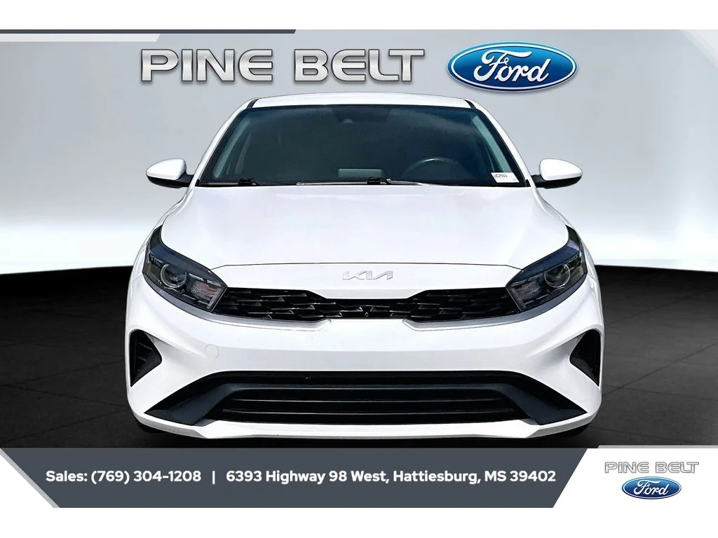 Used 2024 Snow White Pearl Kia LXS image 3