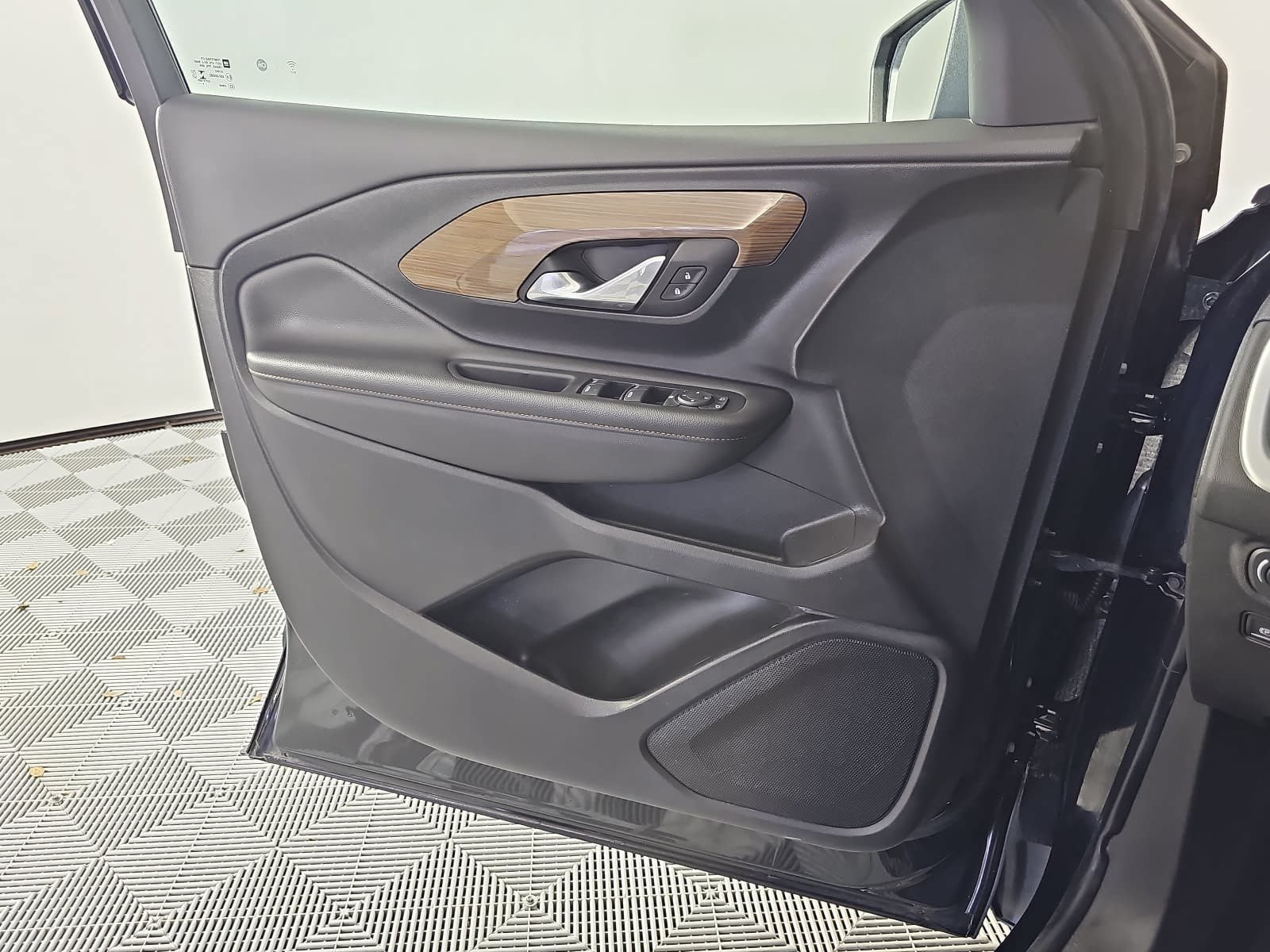 Used 2020 Black GMC SLE image 26
