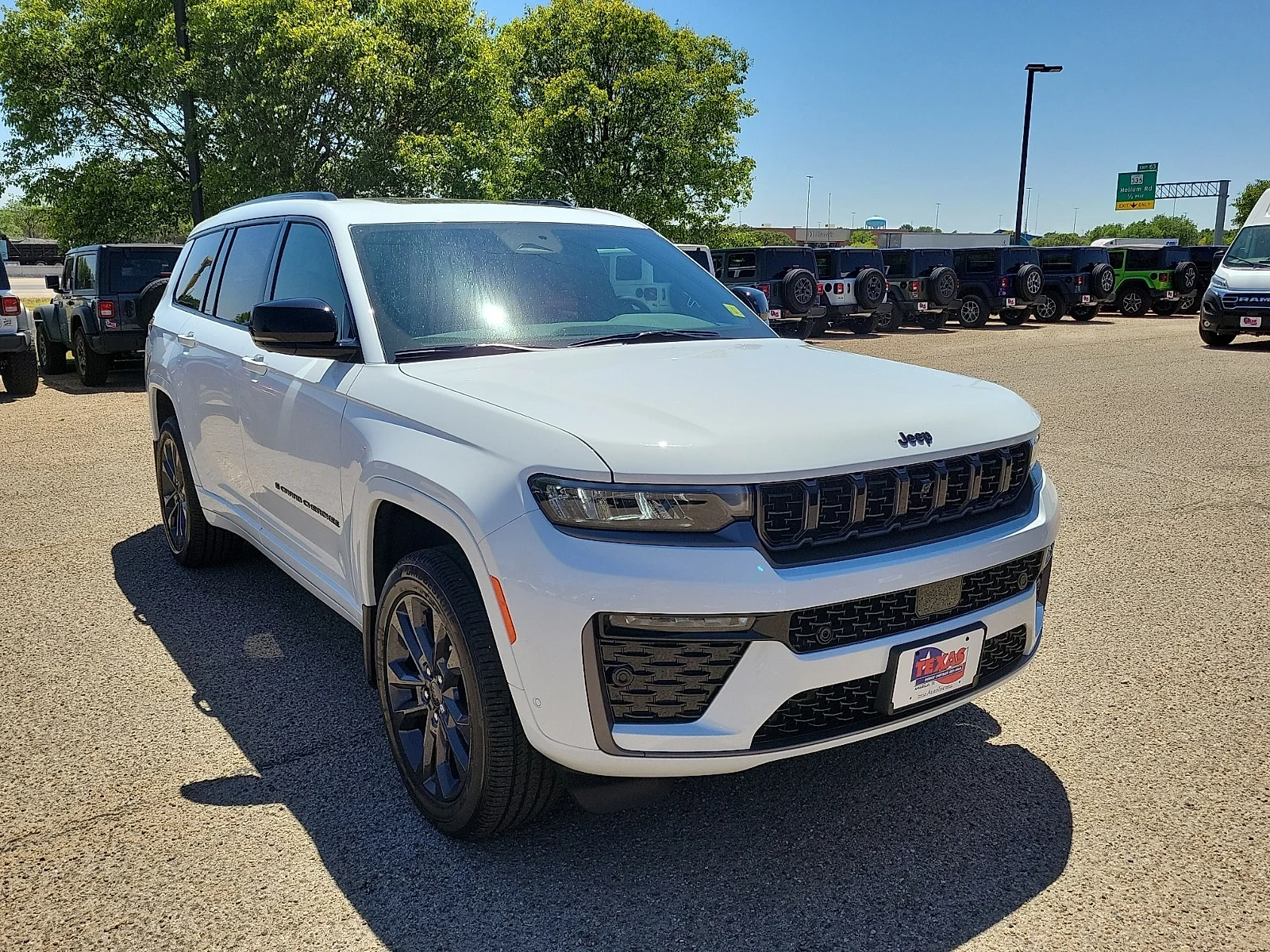 New 2026 PW7 Bright Whit Jeep L LIMITED RESERVE 4X4 image 6
