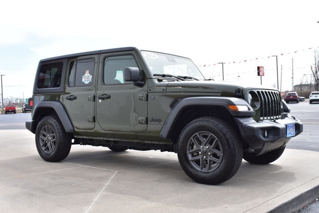 Used 2024 Green Jeep Sport S image 4