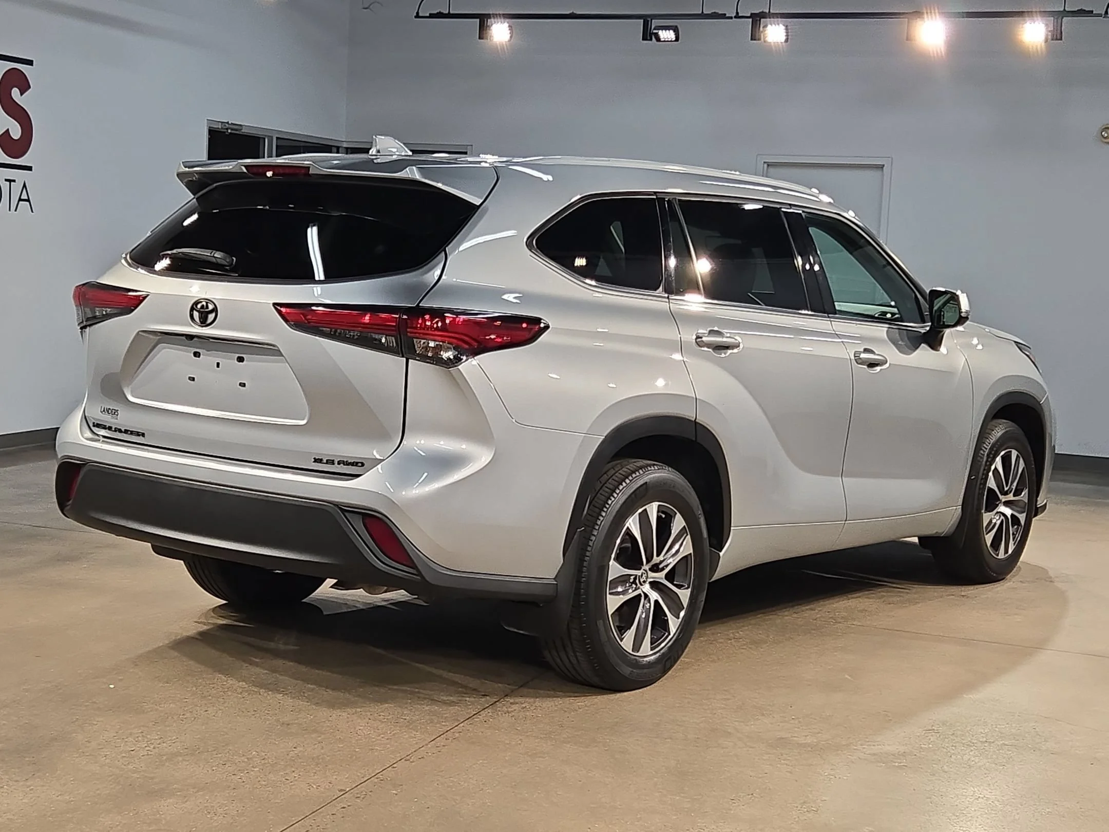 Used 2022 Celestial Silver Metallic Toyota XLE image 7