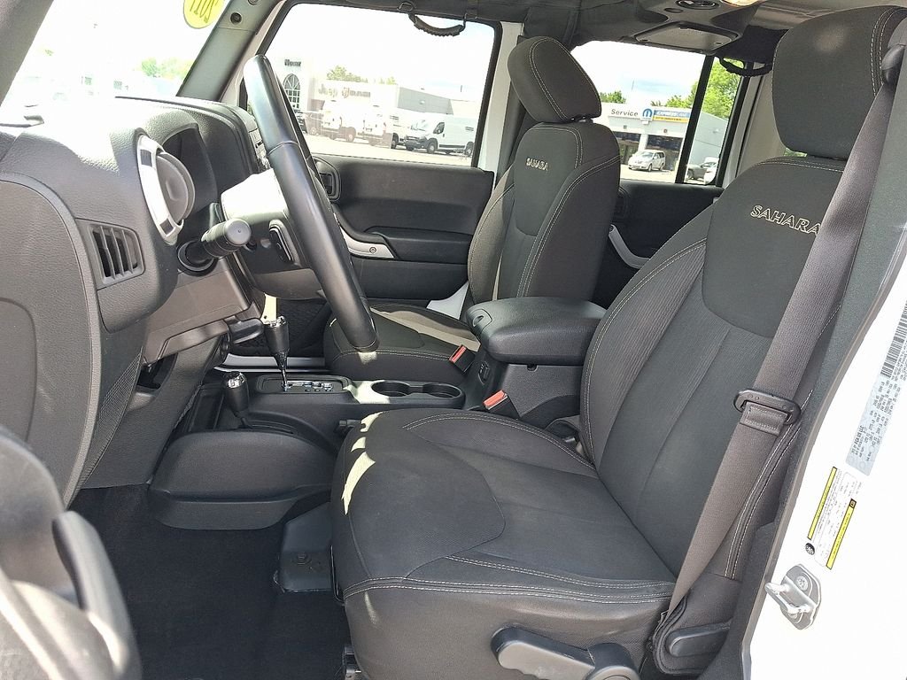 Used 2017 White Jeep Unlimited Sahara image 14