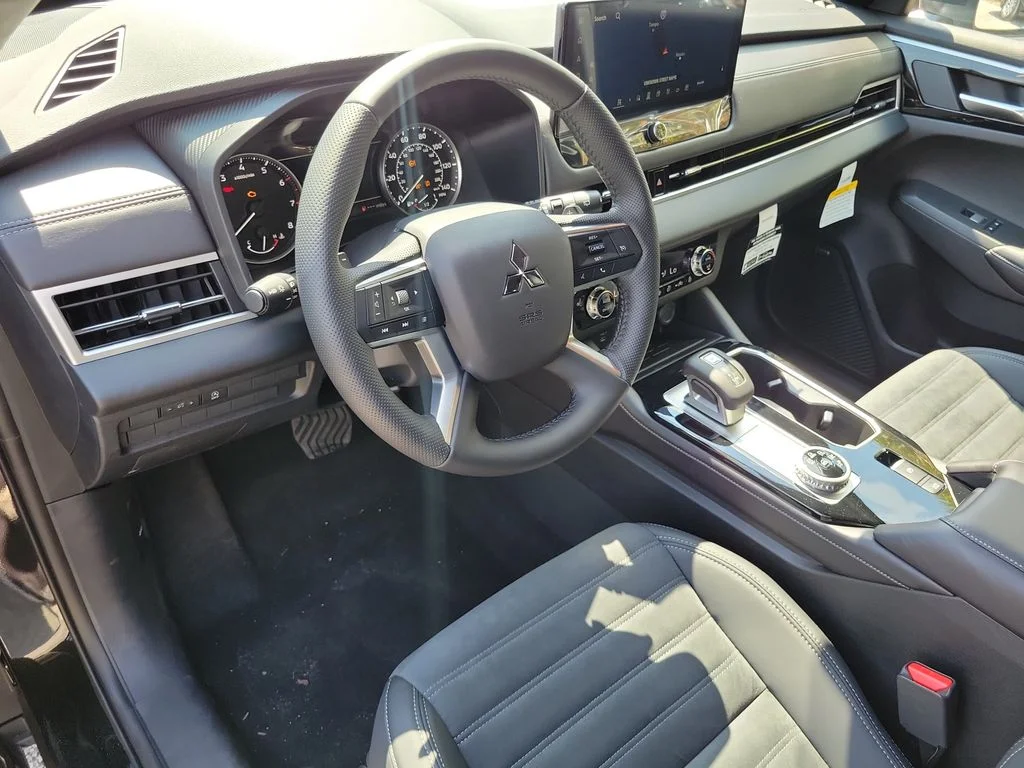 New 2026 Black Mitsubishi LE 1.5T 2WD image 23