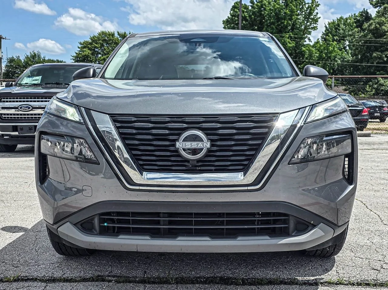 Used 2023  Nissan S image 1