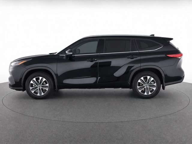 Used 2022 Black Toyota XLE image 6