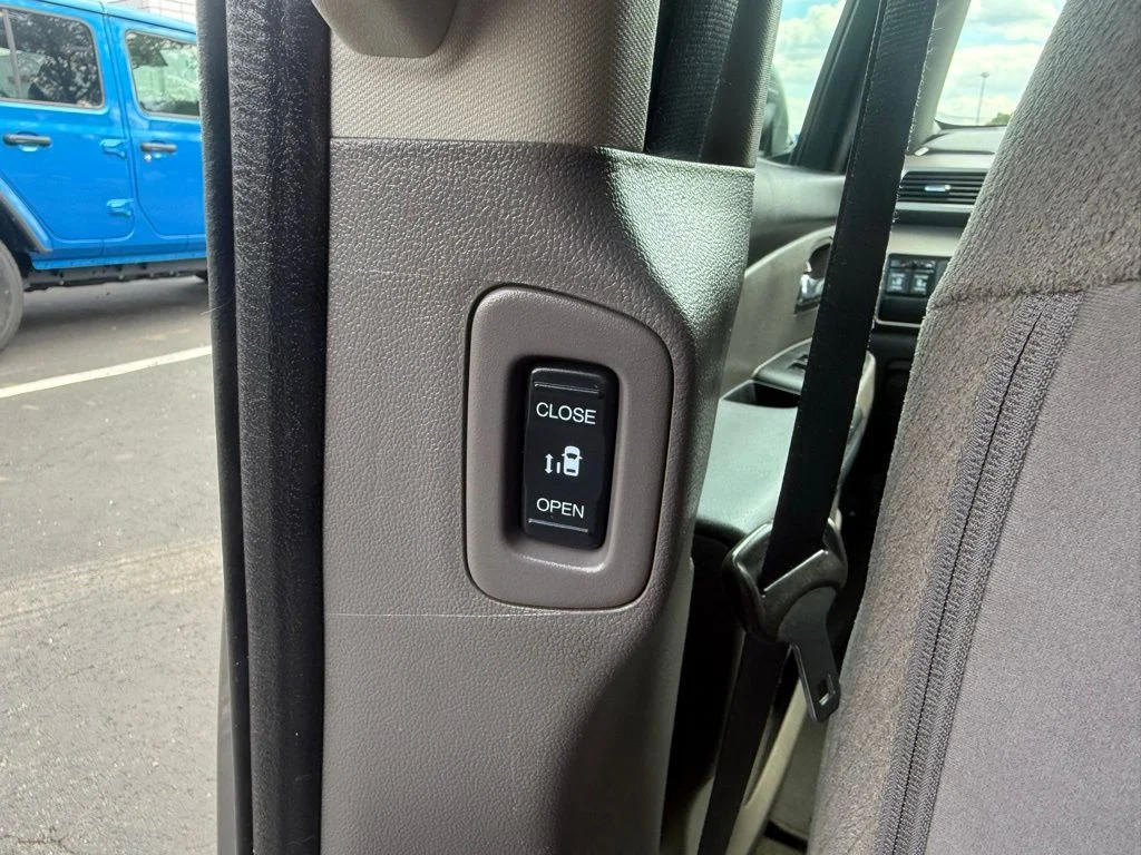 Used 2015 Gray Honda EX image 37