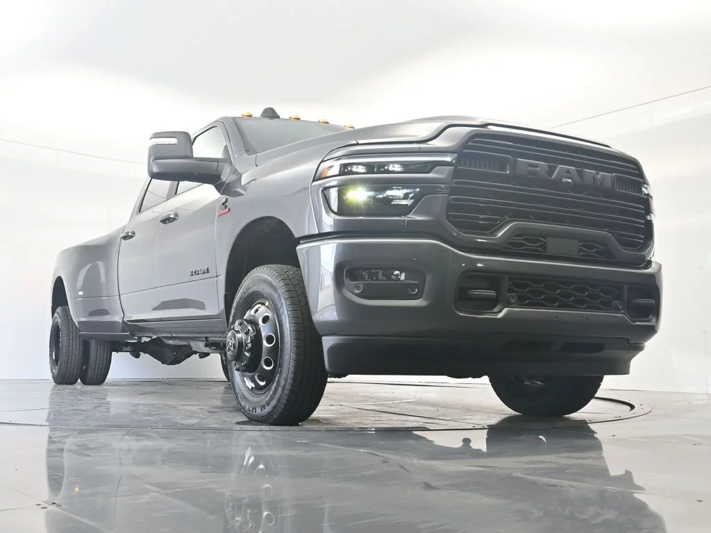 New 2026 Granite Crystal Metallic Clear-Coat Exterior Paint RAM Laramie image 37