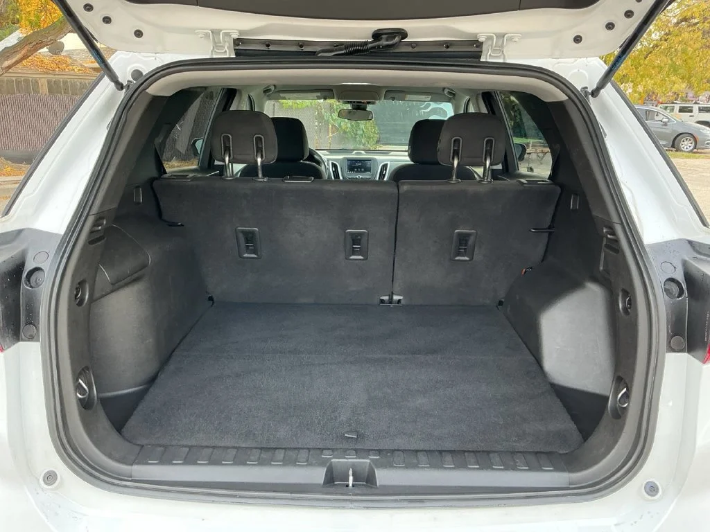 Used 2020 SUMMIT WHITE Chevrolet LT image 28