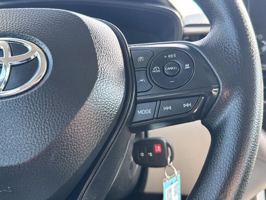 Used 2025 Silver Toyota L image 21
