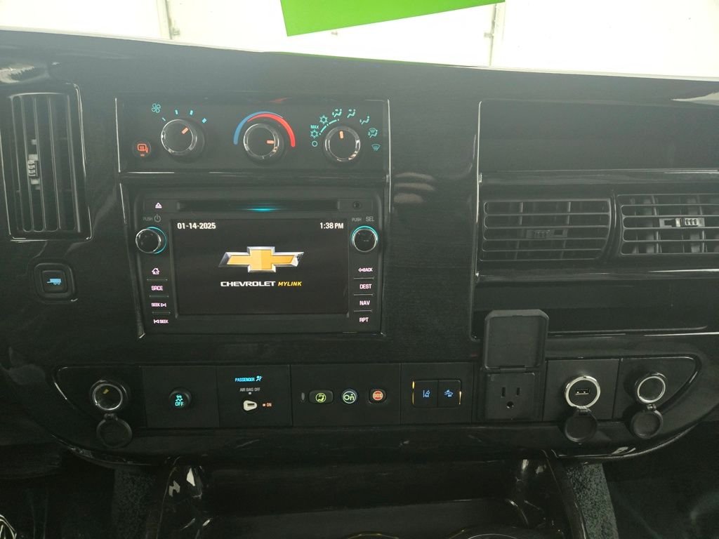 Used 2020 Summit White Chevrolet Explorer Limited SE image 27