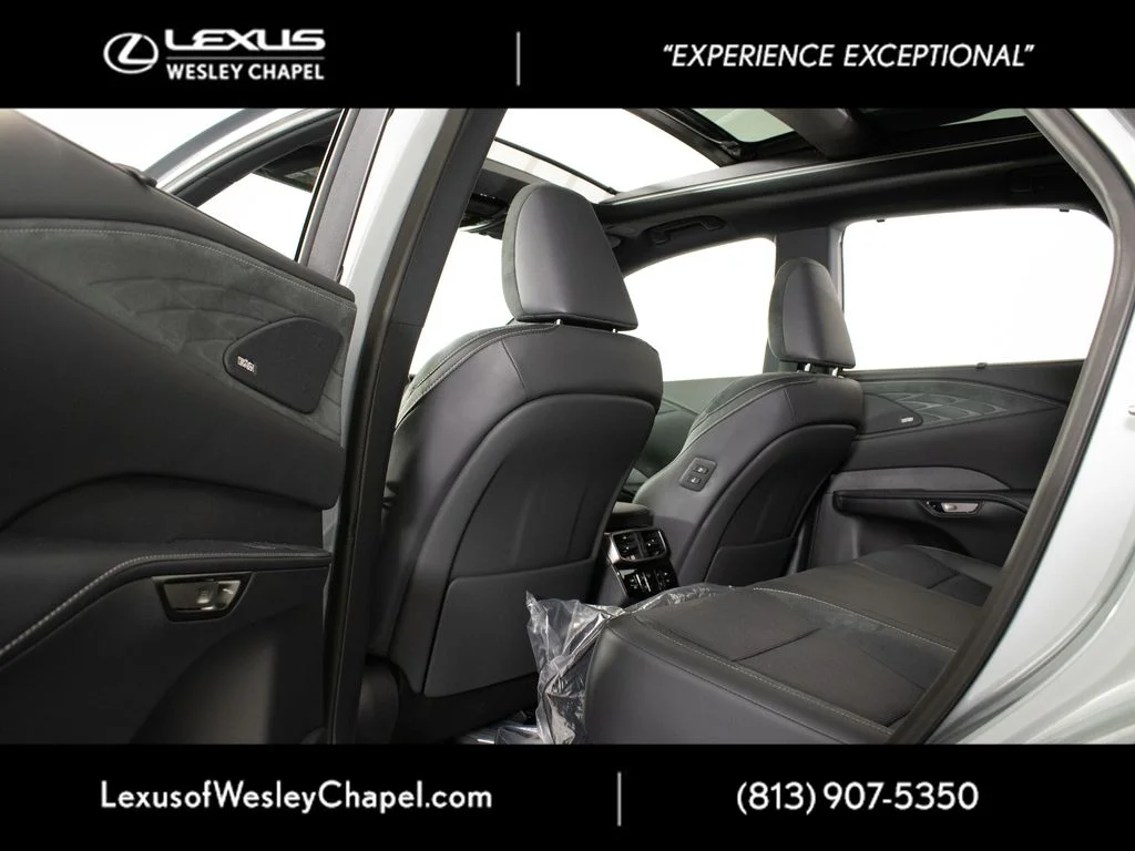 2026 Lexus RX 450h+ Luxury - Photo 8