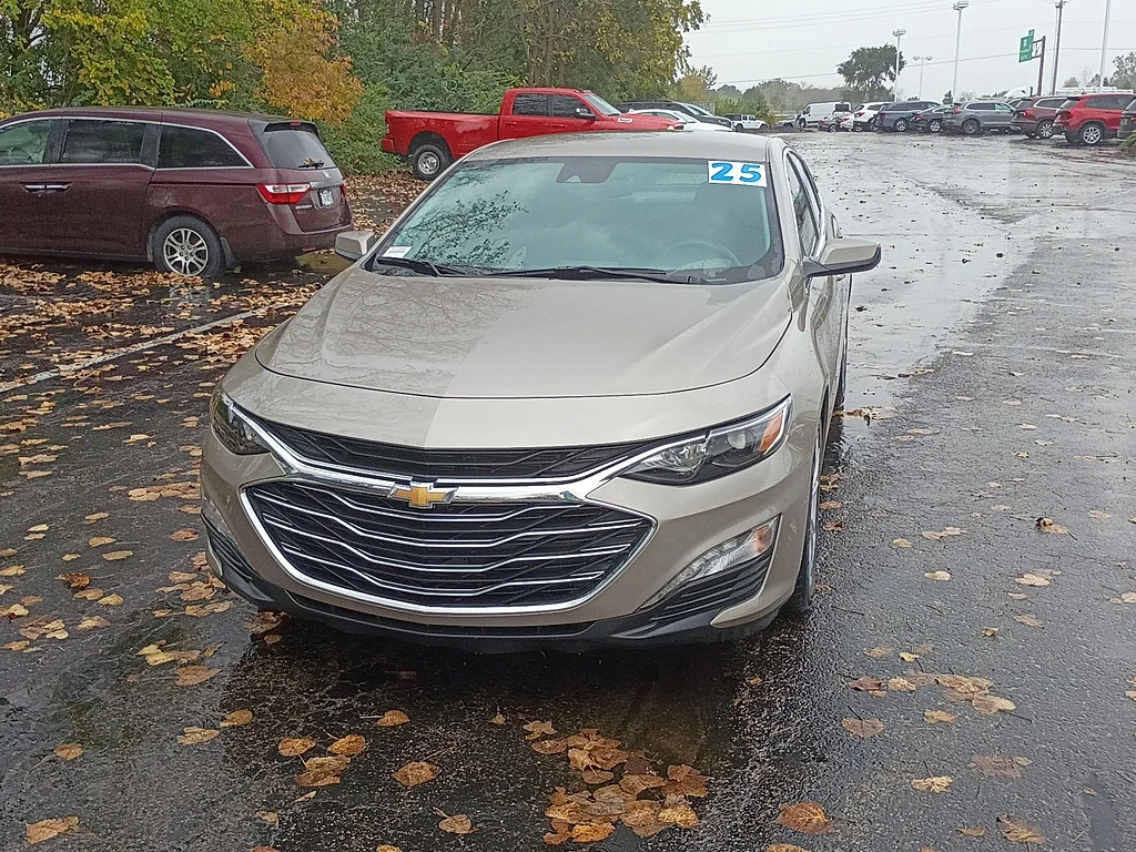 Used 2025 Mineral Gray Metallic Chevrolet LT image 7