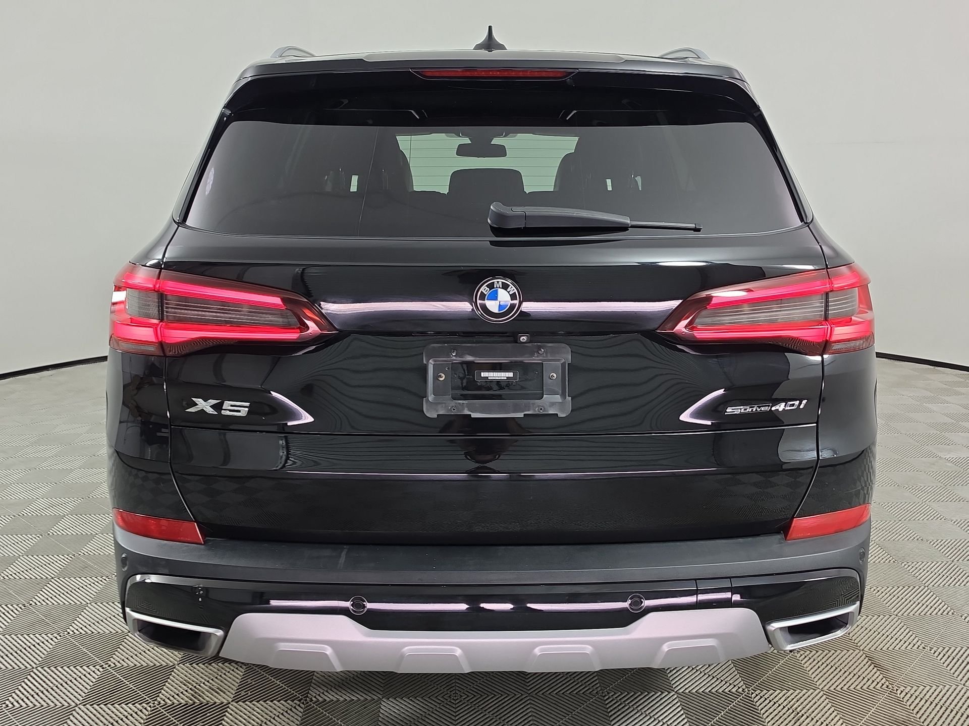Used 2020 Black BMW sDrive40i image 6