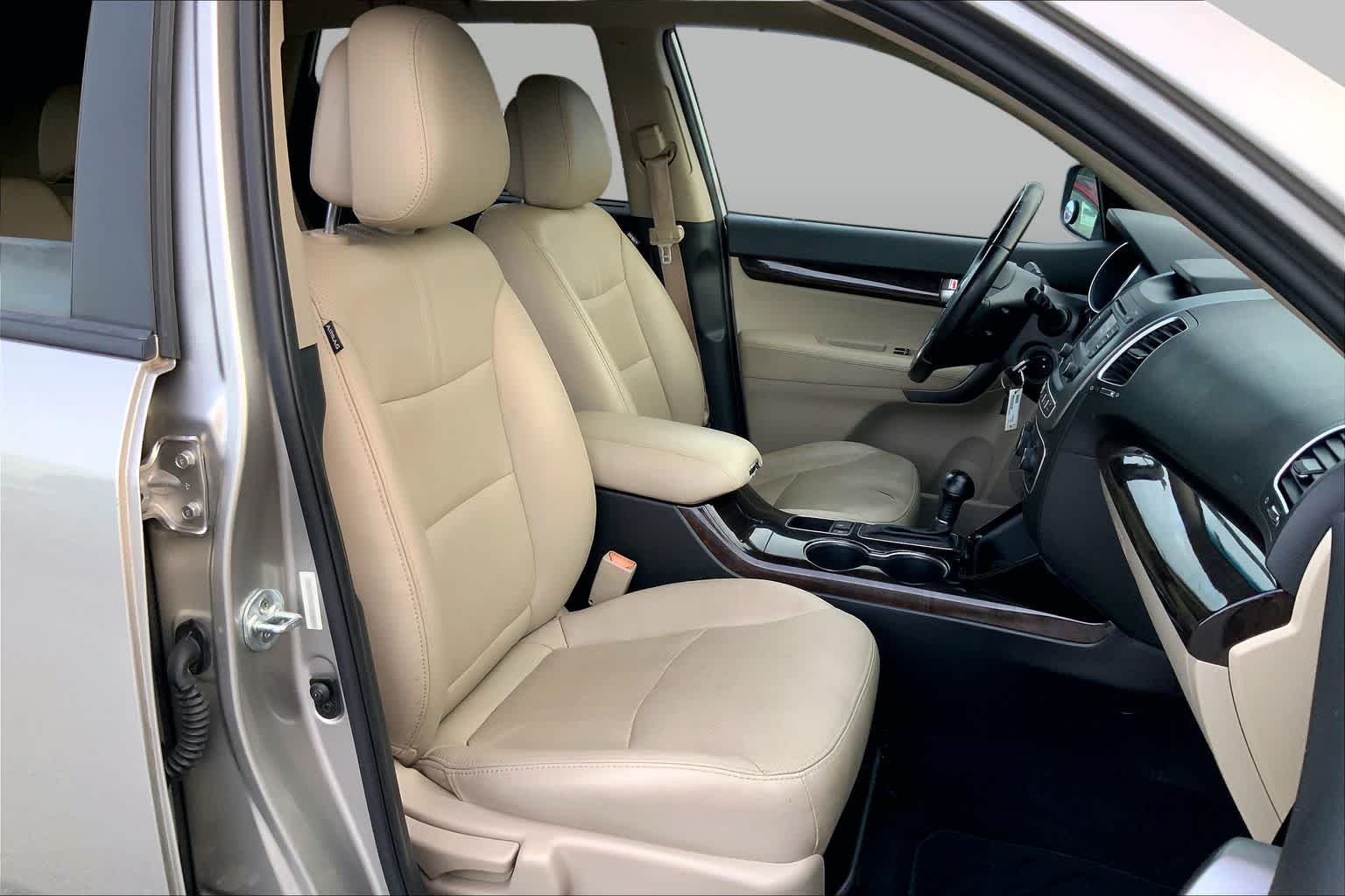 Used 2015 Satin Metal Kia LX image 9