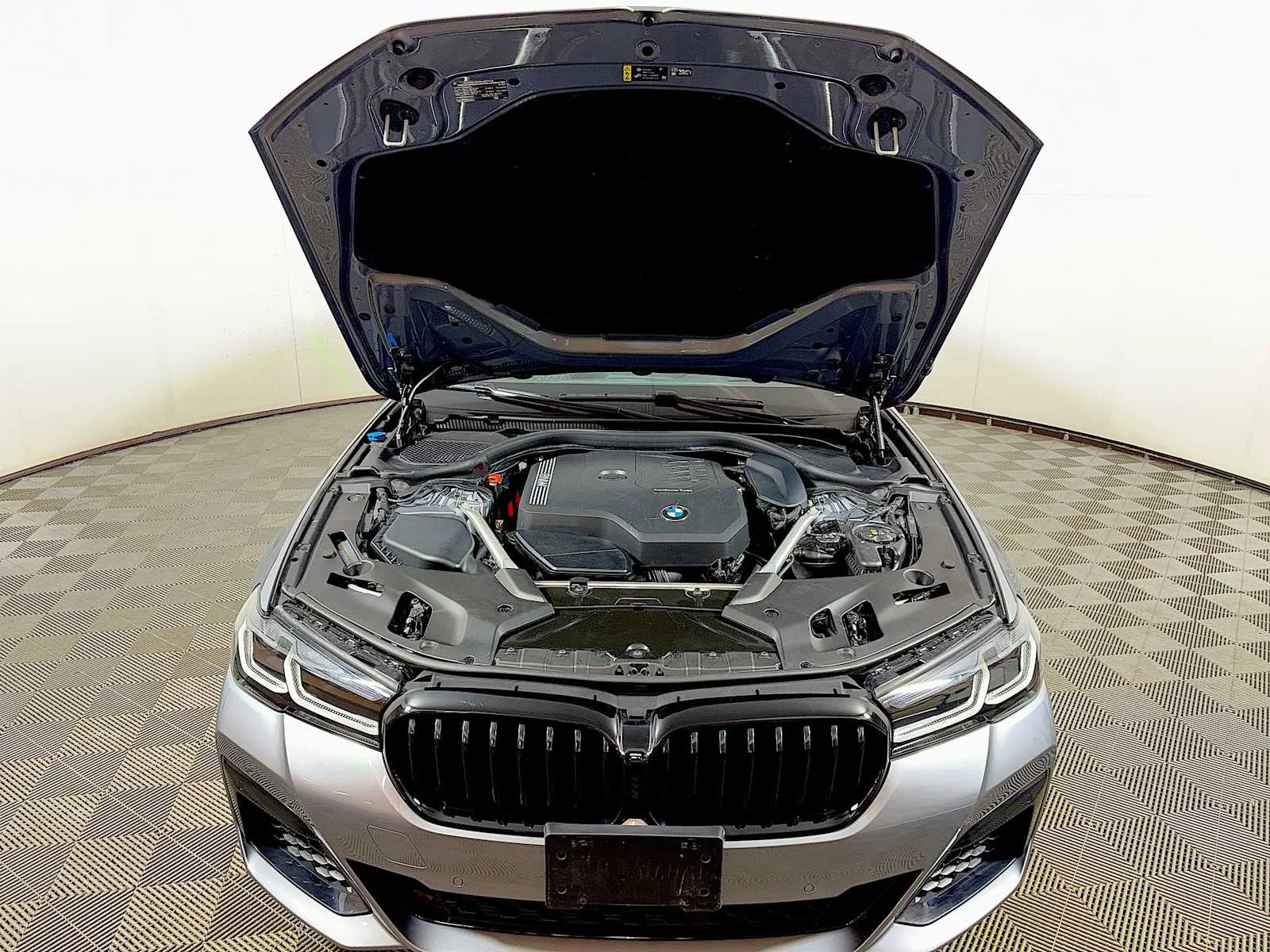 Certified Used 2023 Skyscraper Grey Metallic BMW 530i xDrive image 31