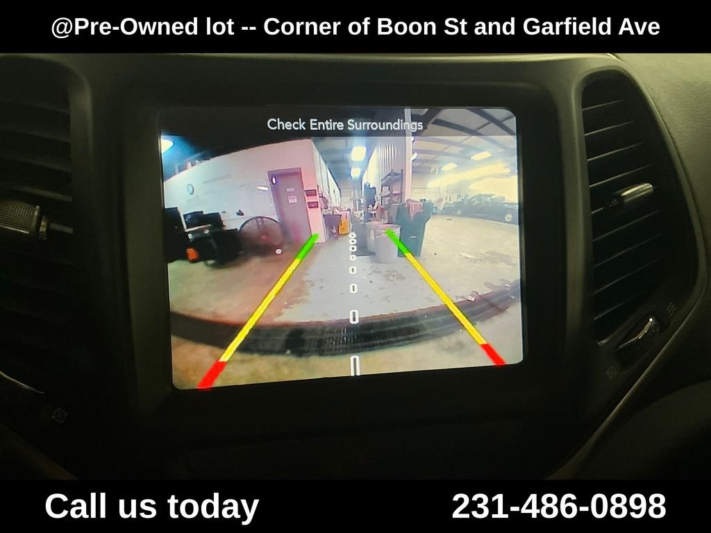 Used 2016 Silver Jeep Latitude image 23