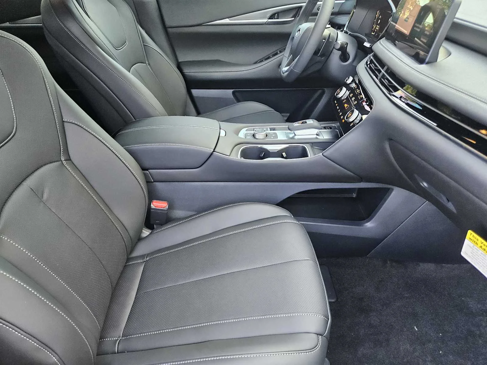New 2027 RADIANT WHITE INFINITI Sport AWD image 9