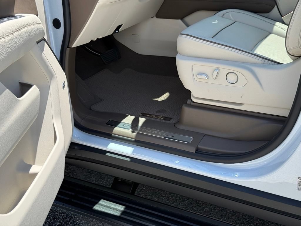 2026 GMC Yukon XL Denali - Photo 19