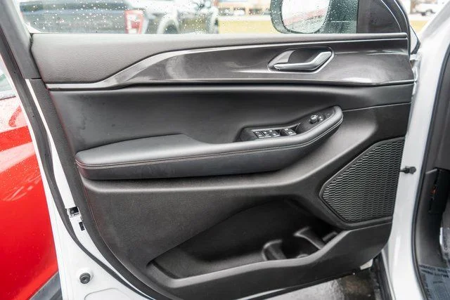 Used 2023 White Jeep Laredo image 13