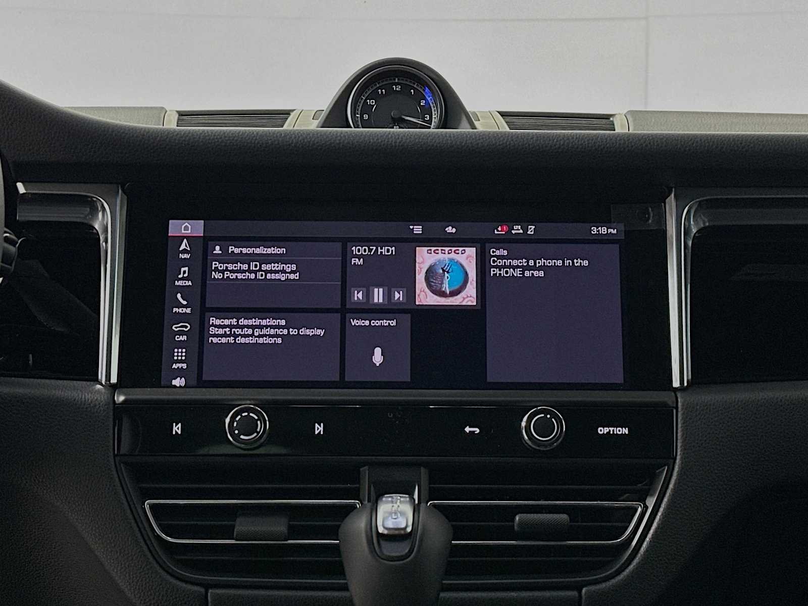 2025 Porsche Macan T - Photo 18
