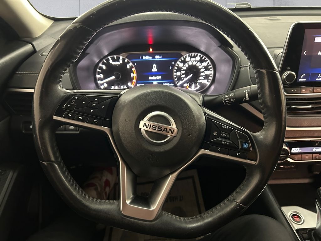 Used 2019 Black Nissan 2.5 SV image 9