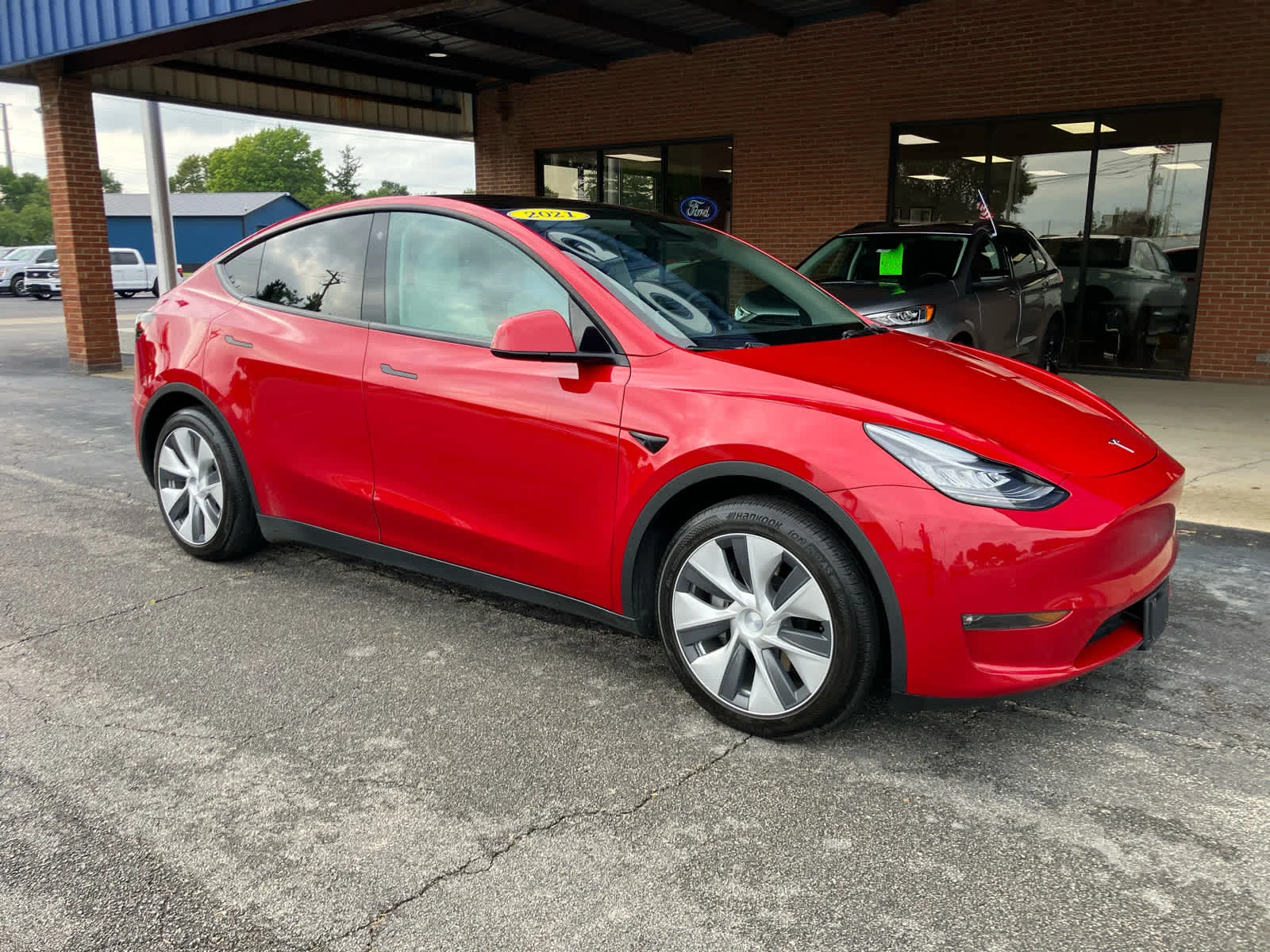 Used 2021 Tesla Model Y Long Range with VIN 5YJYGAEE1MF298946 for sale in Eureka, IL