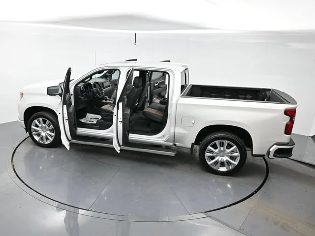 Used 2025 Iridescent Pearl Tricoat Chevrolet High Country image 42