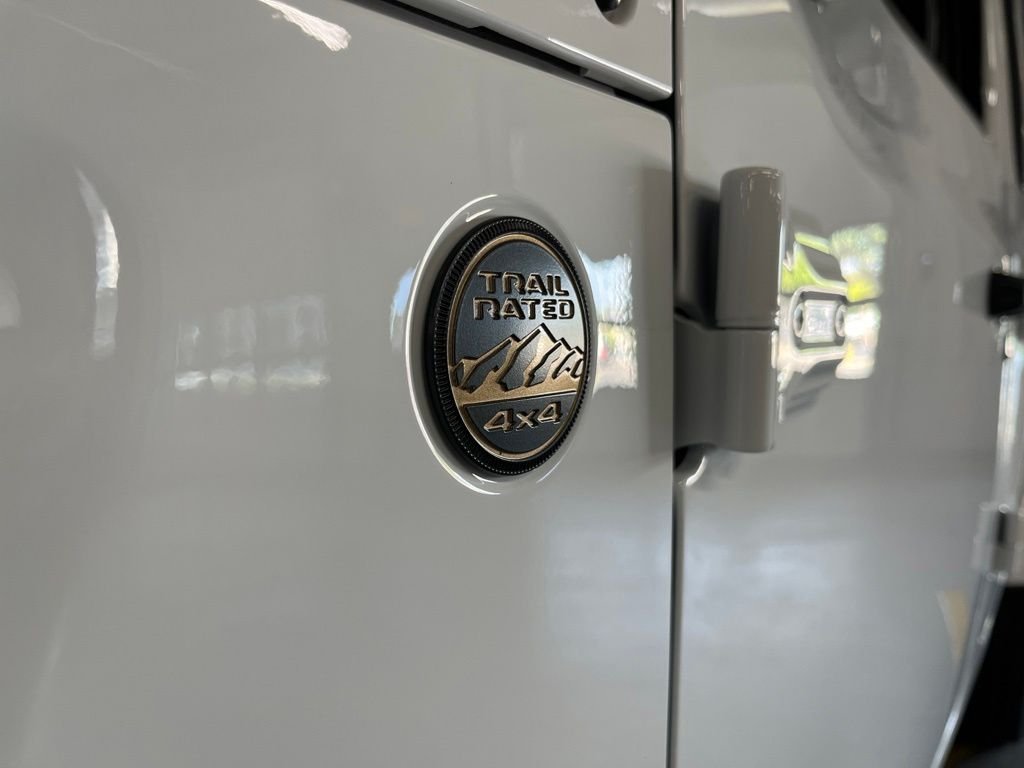 New 2026 Bright White Clear-Coat Exterior Paint Jeep 85th Anniversary Edition image 11