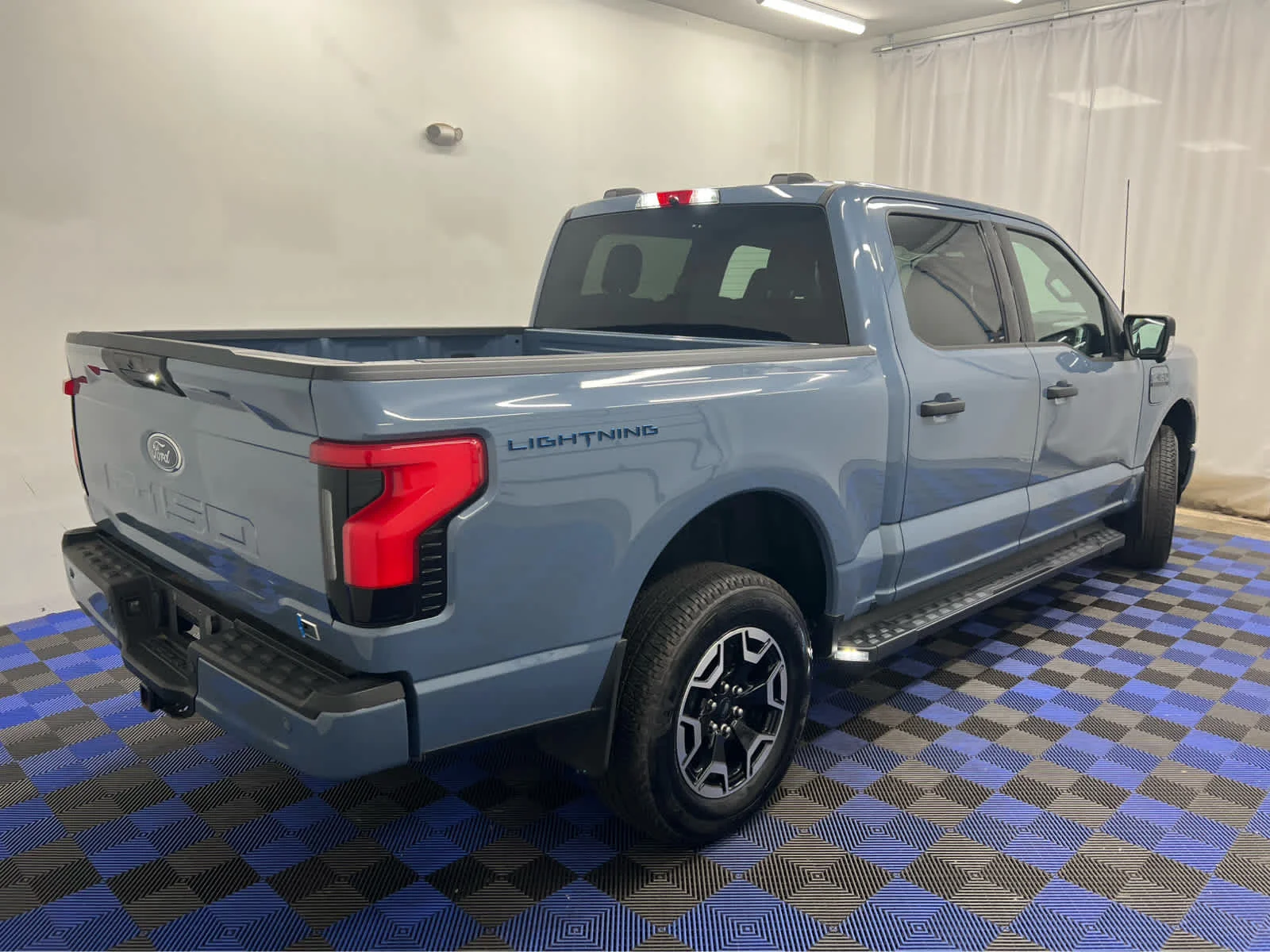 Used 2023 Azure Gray Metallic Tri-Coat Ford XLT image 4