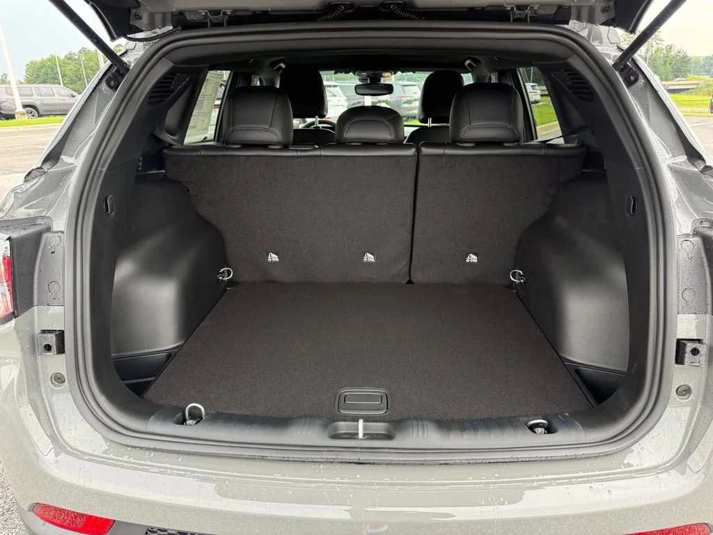 New 2026 Sting-Gray Clearcoat Jeep Latitude image 22