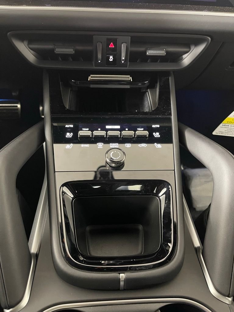 2025 Porsche Cayenne Coup Turbo E-Hybrid - Photo 24