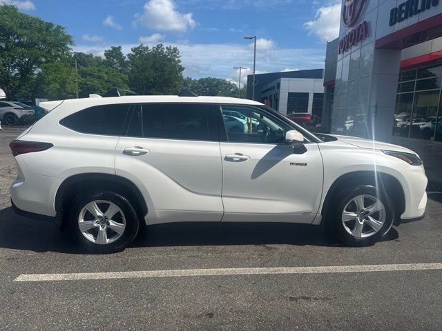 Used 2021 White Toyota LE image 3