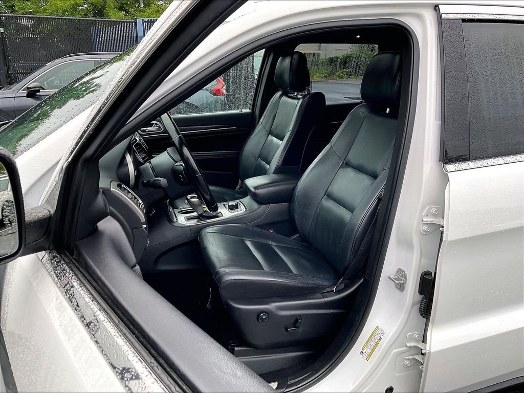 Used 2020 Bright White Clearcoat Jeep Limited image 10